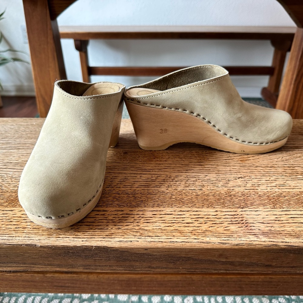 No. 6 new school clog in rare cement color - Sz 38
